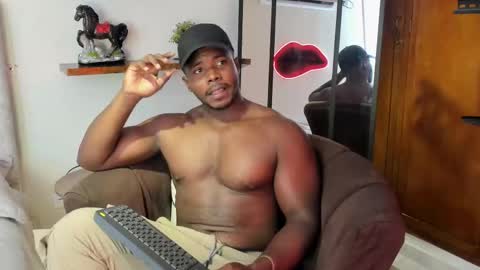 Snapshot of leonardo_jones1 chatting on February 18, 9:11 pm Leandro jones online show from February 18, 9:11 pm