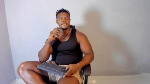 Snapshot of leonardo_jones1 chatting on June 3, 1:19 am Leandro jones online show from June 3, 1:19 am