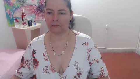 leonela   online show from October 13, 2:22 am