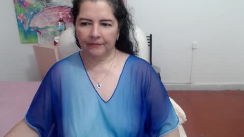 leonela   online show from October 18, 9:10 am