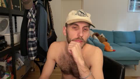 Leon online show from February 18, 2:57 pm