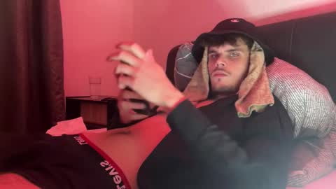 leosehenrot736234 online show from April 16, 7:03 pm