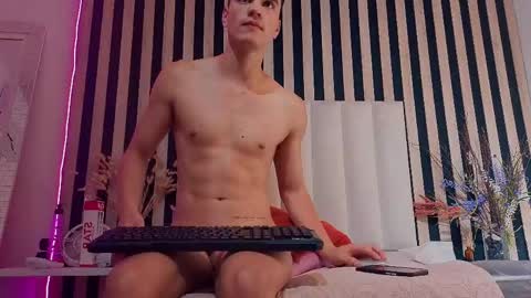 leotease online show from May 15, 11:45 pm