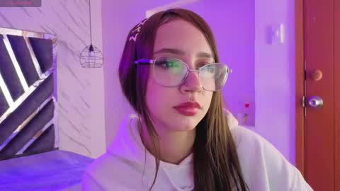 Snapshot of leri_rose_ chatting on May 4, 11:28 am online show from May 4, 11:28 am