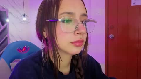 Snapshot of leri_rose_ chatting on May 5, 11:40 am online show from May 5, 11:40 am