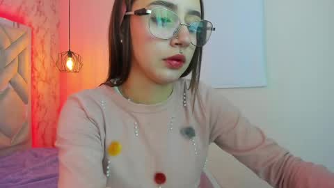 Snapshot of leri_rose_ chatting on May 23, 11:36 am online show from May 23, 11:36 am