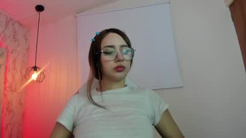 Snapshot of leri_rose_ chatting on May 25, 11:38 am online show from May 25, 11:38 am