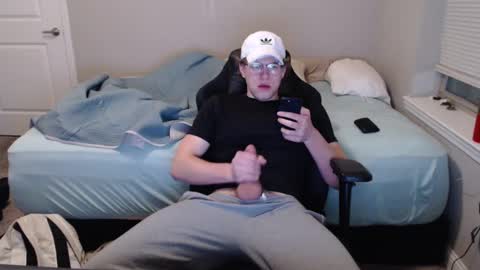 Snapshot of leroy_lew chatting on December 15, 11:23 am leroy_lew online show from December 15, 11:23 am