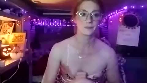 LesleyGumGrass- The Boring Trans girl online show from October 15, 5:51 am