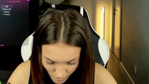 Snapshot of leslie_scottt chatting on June 8, 12:58 am Leslie online show from June 8, 12:58 am