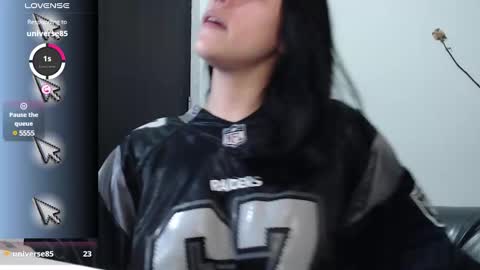 leslie  online show from January 31, 11:35 pm