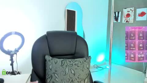 Snapshot of leslyevans1 chatting on July 27, 3:57 am Lesly online show from July 27, 3:57 am