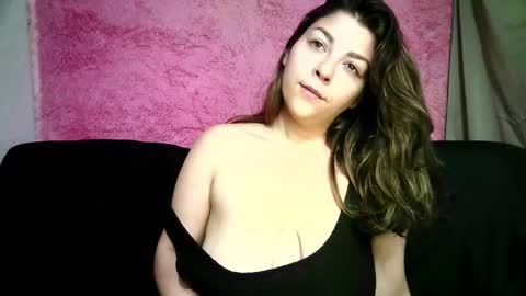 Snapshot of leslymoon90 chatting on January 6, 12:58 am Lesly moon online show from January 6, 12:58 am