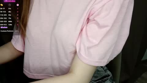 Snapshot of leslyshie chatting on June 9, 6:19 pm Alice online show from June 9, 6:19 pm