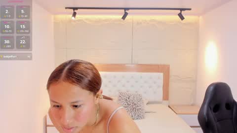   online show from April 16, 7:36 pm