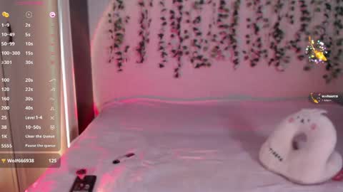 Snapshot of lessy_lasska chatting on May 10, 4:06 am Lessy online show from May 10, 4:06 am