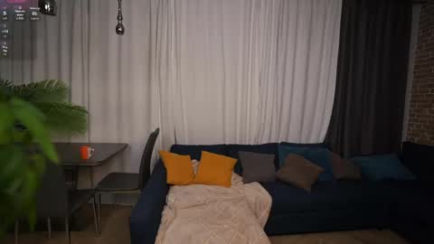 Hi my name is Lessy I am 18 years old. Im new here but I really like making new acquaintances online show from April 8, 7:36 pm