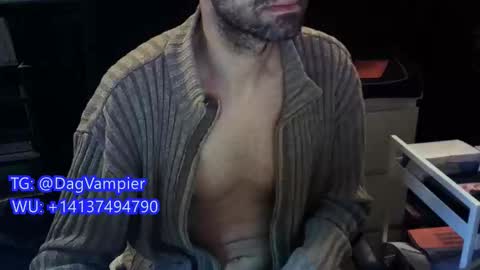 Snapshot of lestat_82 chatting on February 25, 7:45 pm Vampiro Diurno online show from February 25, 7:45 pm