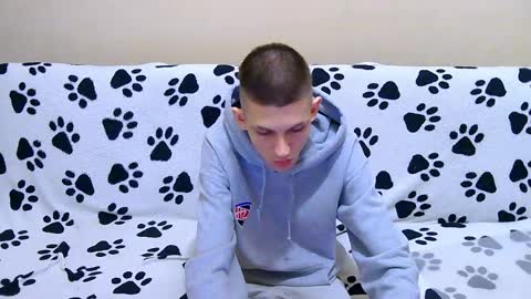 lester_broo online show from April 4, 8:17 pm