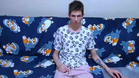 Snapshot of lester_broo chatting on June 12, 3:05 am lester_broo online show from June 12, 3:05 am