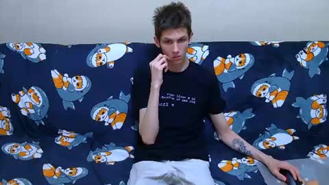 Snapshot of lester_broo chatting on June 17, 9:49 pm lester_broo online show from June 17, 9:49 pm