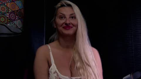 leticiareys online show from April 20, 11:35 am