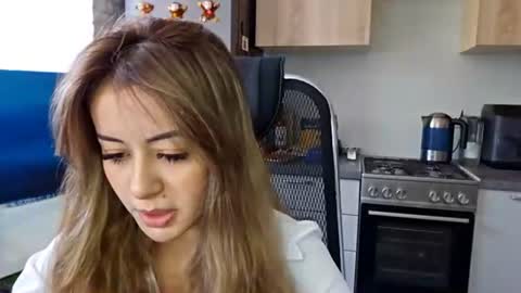 Snapshot of letitiamagett chatting on July 2, 11:05 am Emily online show from July 2, 11:05 am