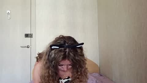 Snapshot of letitiamagett chatting on July 10, 12:08 pm Emily online show from July 10, 12:08 pm