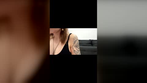 follow me  here you find me online show from November 27, 9:44 am