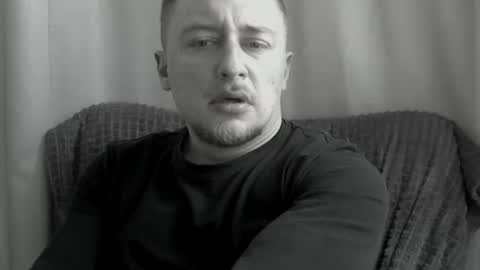 Snapshot of lev1ngston chatting on April 12, 12:32 pm lev1ngston online show from April 12, 12:32 pm