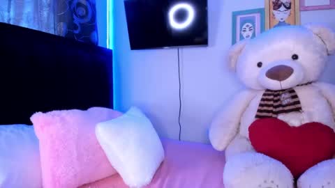 Snapshot of lev_akira chatting on February 25, 7:14 pm Akira online show from February 25, 7:14 pm