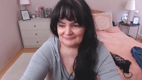 Snapshot of leveme2night chatting on May 5, 12:13 pm Mary online show from May 5, 12:13 pm