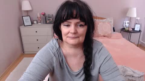 Snapshot of leveme2night chatting on May 6, 12:32 pm Mary online show from May 6, 12:32 pm