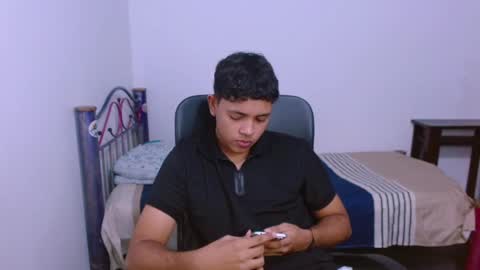 Snapshot of levii_7 chatting on October 3, 10:18 pm 0600AM-1200PM - online show from October 3, 10:18 pm