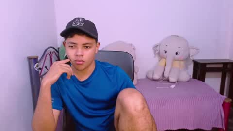 Snapshot of levii_7 chatting on October 6, 9:45 pm 0600AM-1200PM - online show from October 6, 9:45 pm