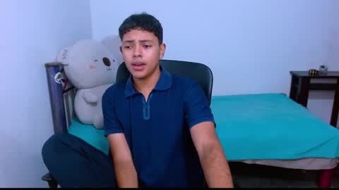 Snapshot of levii_7 chatting on October 23, 3:17 am 0600AM-1200PM - online show from October 23, 3:17 am