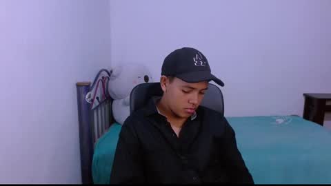 Snapshot of levii_7 chatting on October 30, 1:18 am 0600AM-1200PM - online show from October 30, 1:18 am