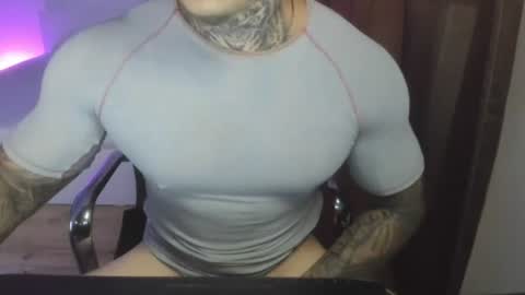 Snapshot of lewis_muscleee chatting on July 14, 5:40 pm blablablack online show from July 14, 5:40 pm