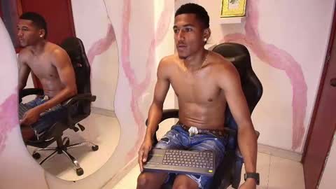 Snapshot of lexianddeker chatting on September 23, 2:53 pm Lexi Derek online show from September 23, 2:53 pm