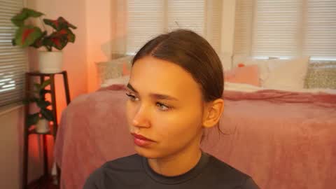 Lexi  online show from September 25, 5:00 am