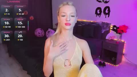 Snapshot of lexieblonde chatting on October 29, 5:31 am lexieblonde online show from October 29, 5:31 am