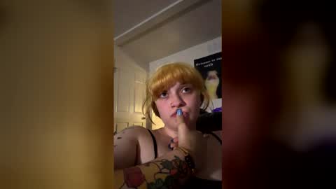 Snapshot of lexiestar22 chatting on May 26, 2:29 am lexiestar22 online show from May 26, 2:29 am