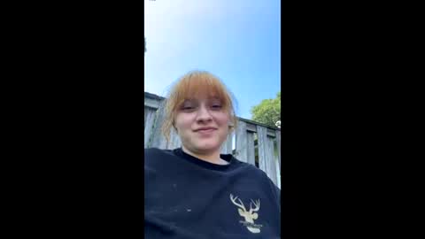 Snapshot of lexiestar22 chatting on June 2, 7:27 pm lexiestar22 online show from June 2, 7:27 pm