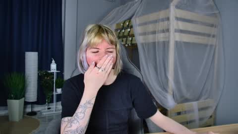 Snapshot of lexiwenford chatting on May 19, 2:29 am Lexi Wenford NO NUDE GODDESS online show from May 19, 2:29 am