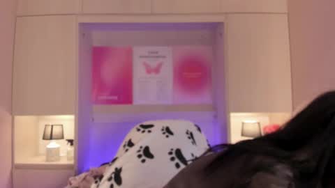 L I A  online show from February 1, 4:00 am