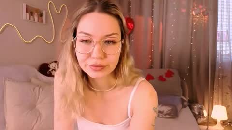 Lily online show from March 4, 4:40 am