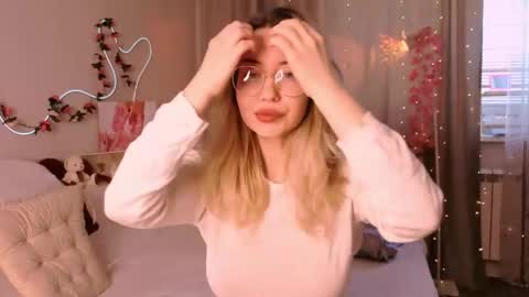 Lily online show from June 7, 2:59 am