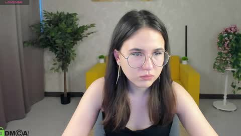 leylamirage online show from March 31, 12:16 pm