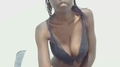 laylani69 online show from May 18, 4:07 am