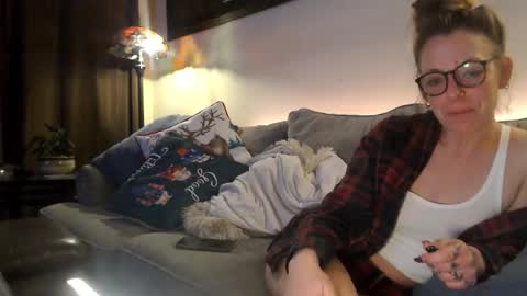 Hornystonerchick online show from December 6, 4:47 am